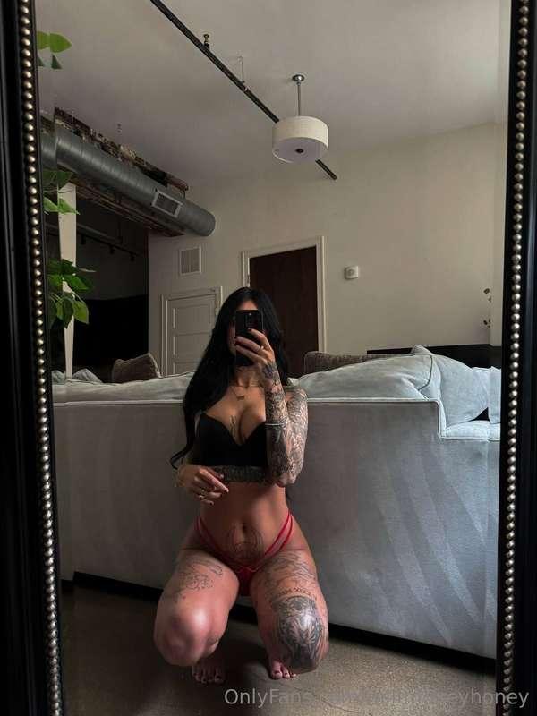 Like if you wanna kiss on my tattoos 😈