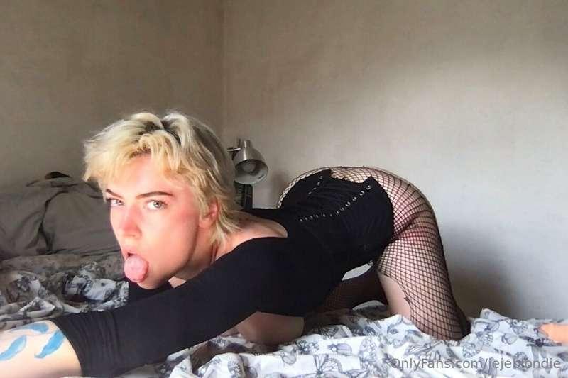 jejeblondie image #2