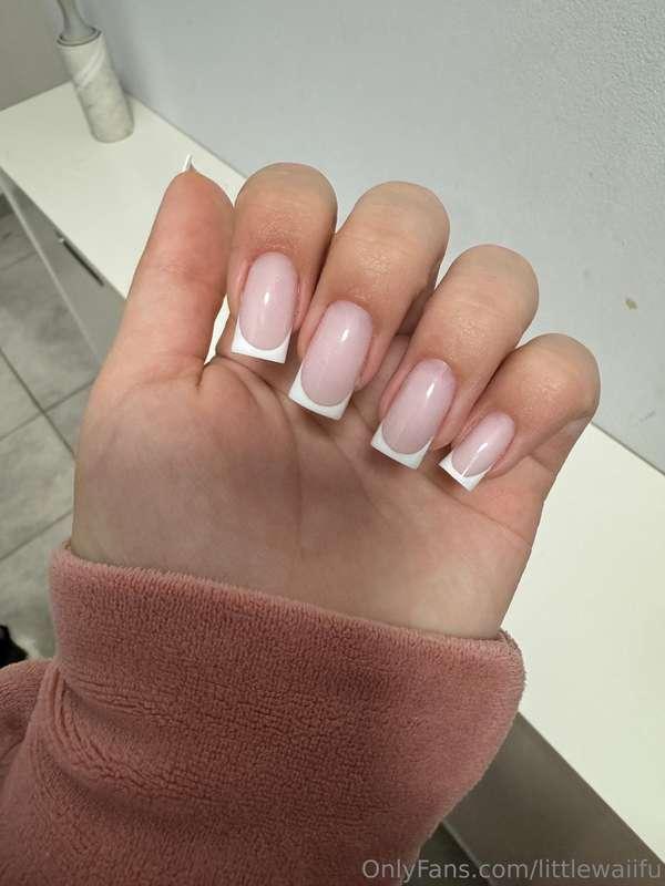 a little bit about me:look at my manicure 🥰 do you want to s..