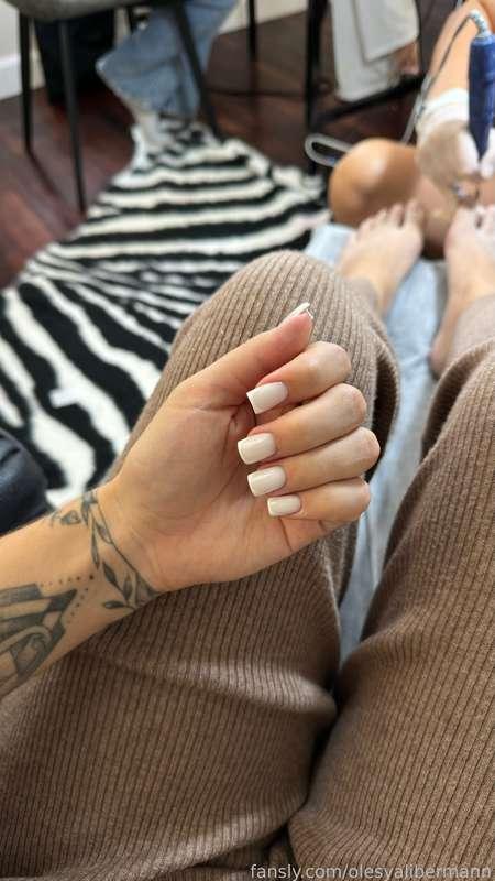 I finally got my nails done 🥳 

#nails #manicure #pedicure