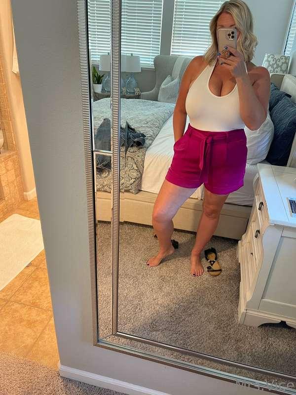 Getting ready for a date night 👏🏼