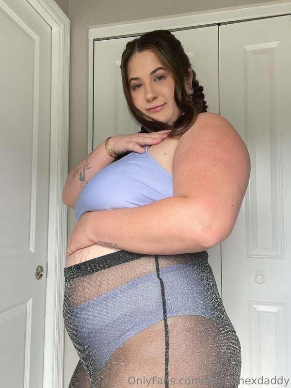 pool party fit 💜🥳 it was so fun being a fatty at the fetcon ..