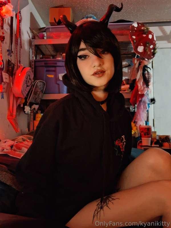 This pretty little demon wants to have some fun🥵 Check your ..