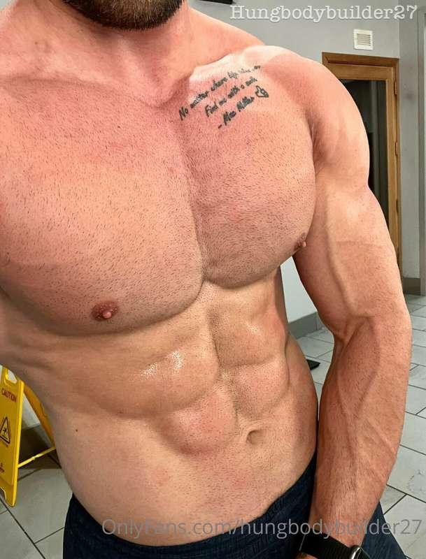 Solid chest day today, pecs looking like some titties 🤣😂 wei..