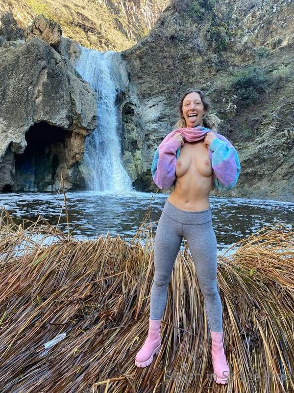 Got in my daily dose of nature medicine💦 
and I was happily ..
