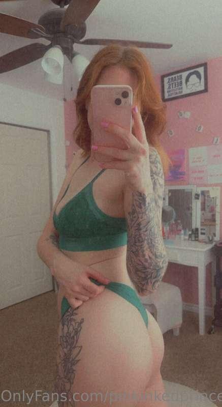 i can think of a thing or two we can do with this booty up a..