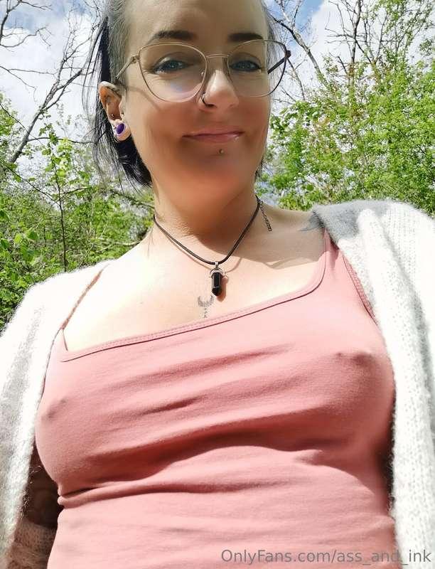 Midday dog walk in the woods. Tad nippy lol... 😜 Hands up if..