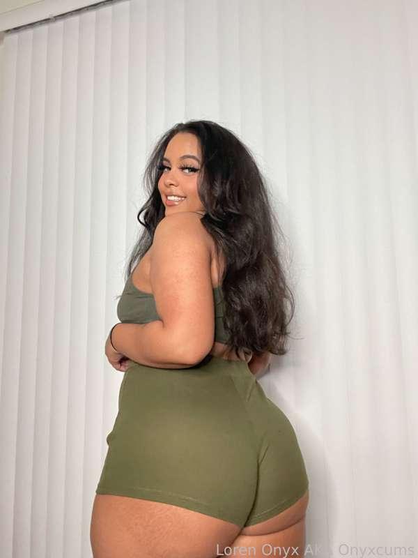 onyxcums image #1