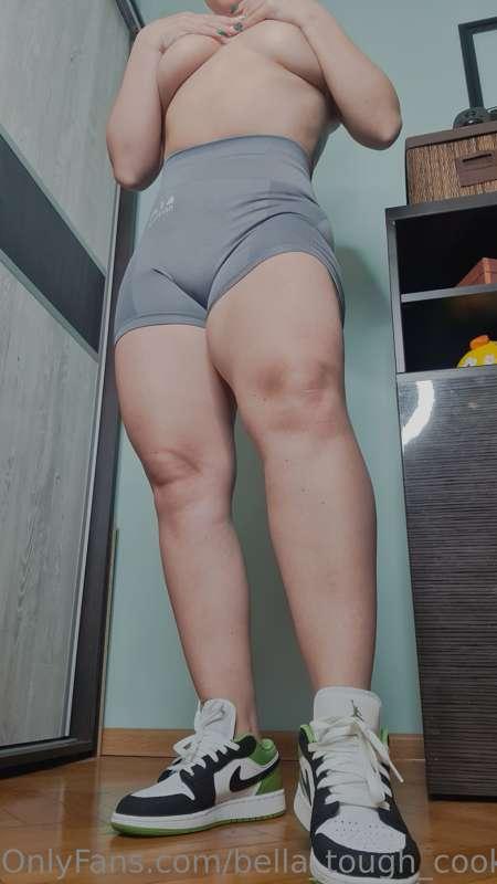 Thick thigh Thursday

Just tip $6 and get a special video wi..