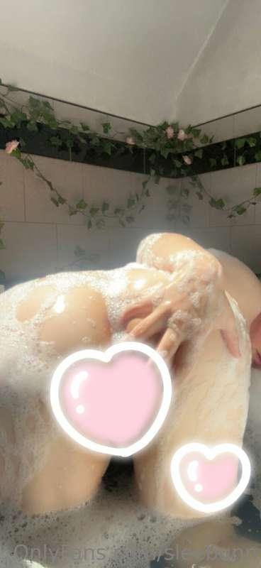 ***Umm. O.o...Horny, naked and cumming in the bath this morn..