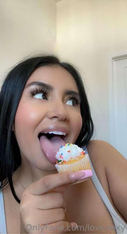 its finally my bday month!!!!