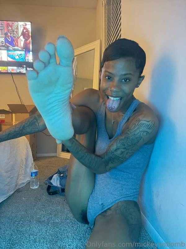 I want my feet all in your mouth right along with my tongue...