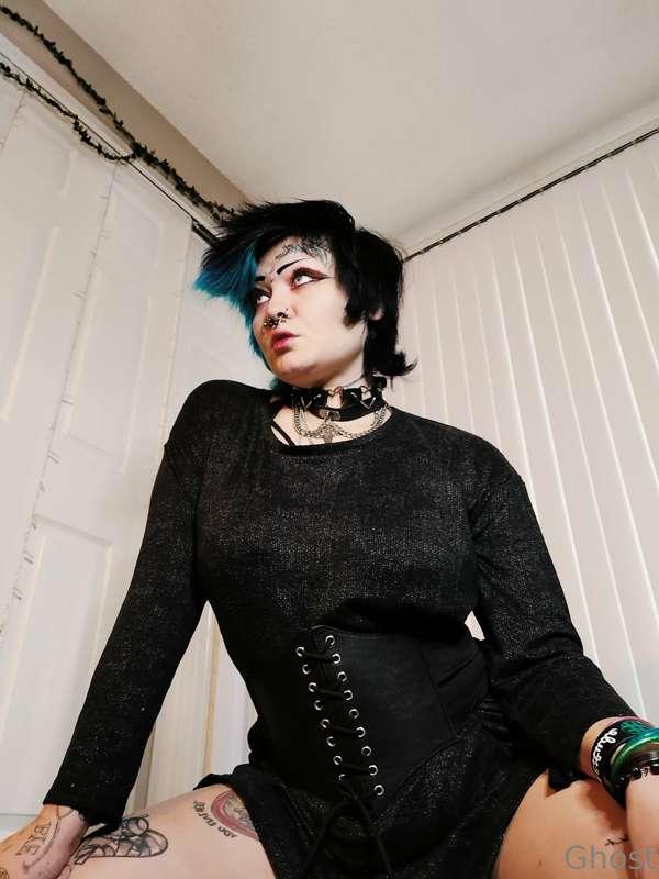Big Booty Goth GF. 🤪🖤🔥