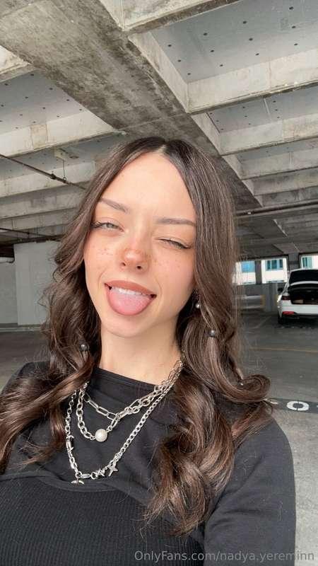 😜