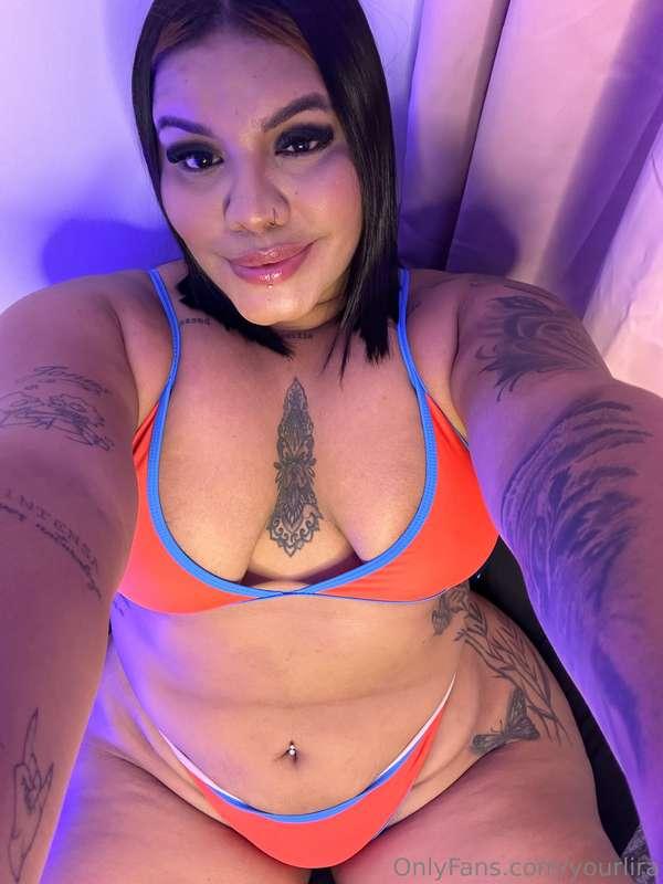 Hot girl. Off switch not included 🤚🏼🚫