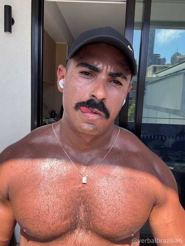 Sun's out, tits out 🔥