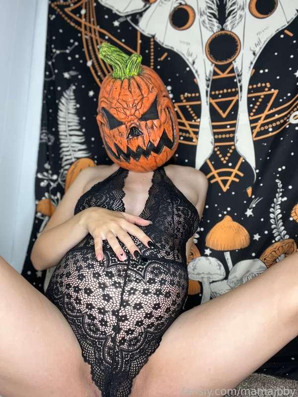 Pumpkin head since it’s spooky season🎃