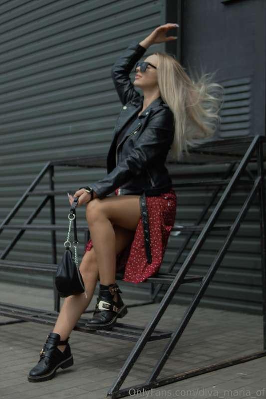 Music and creativity 🎧  Music always helps me immerse myself..