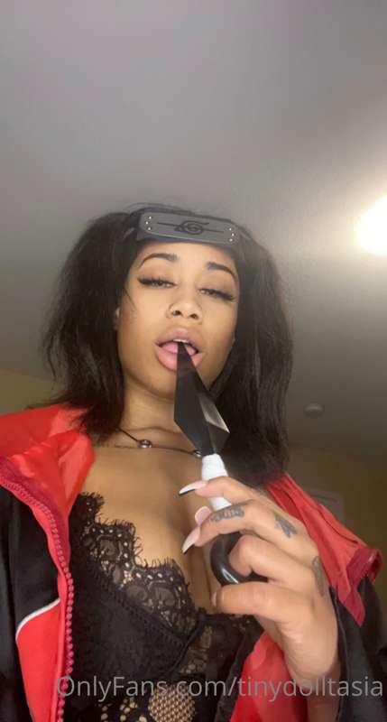 I wanna be your naughty girl