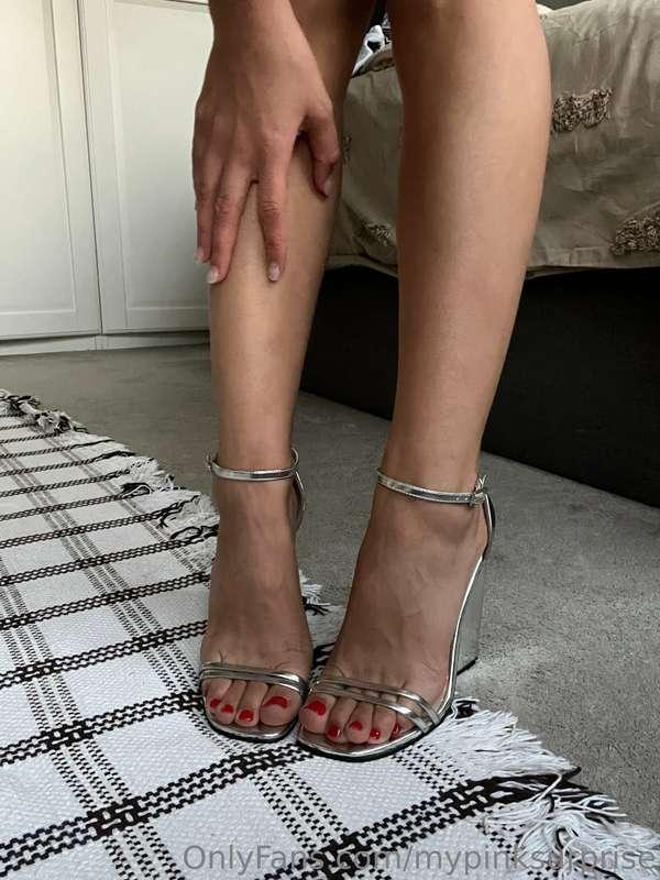 How delicious are these heels!  Don't you think the colour s..