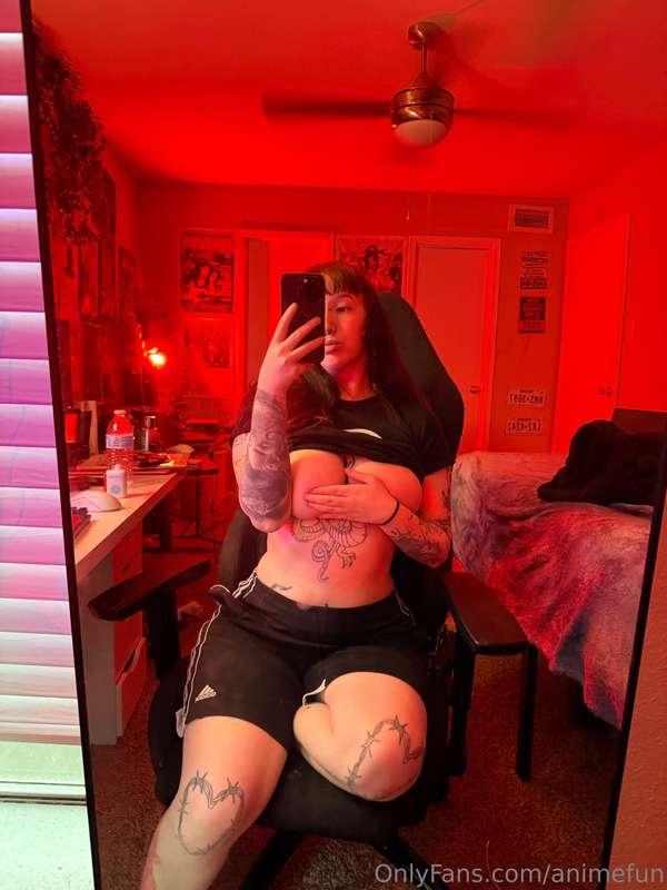 tiny tee and basketball shorts 😛