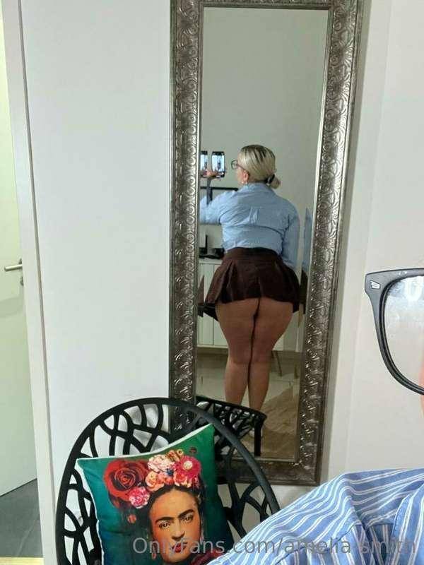did you just look under my skirt 😜