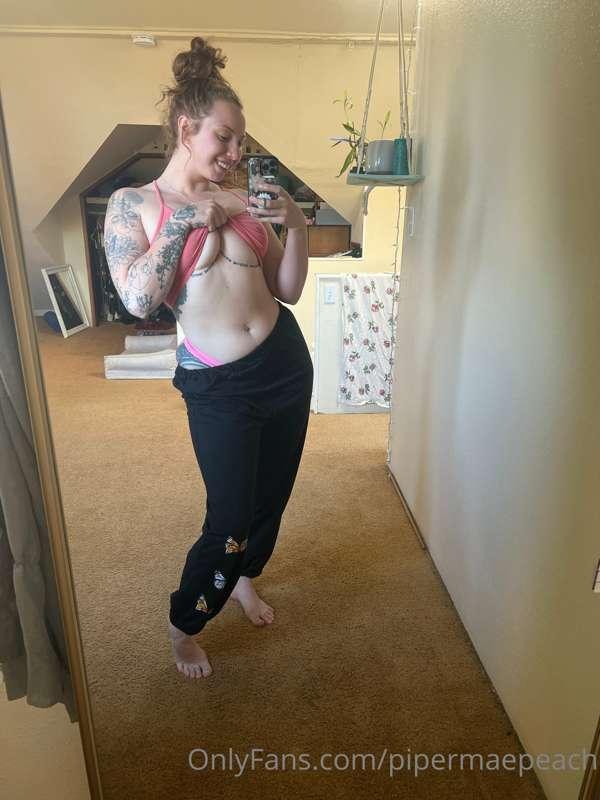 Hey cutie, these sweats are big enough for two! Hop in let m..