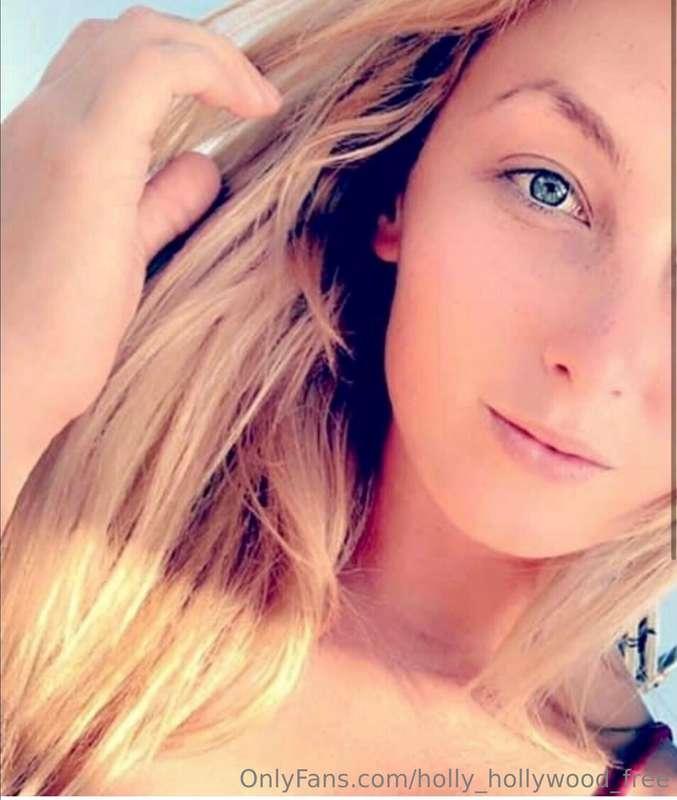 https://onlyfans.com/holly_hollywood/c1