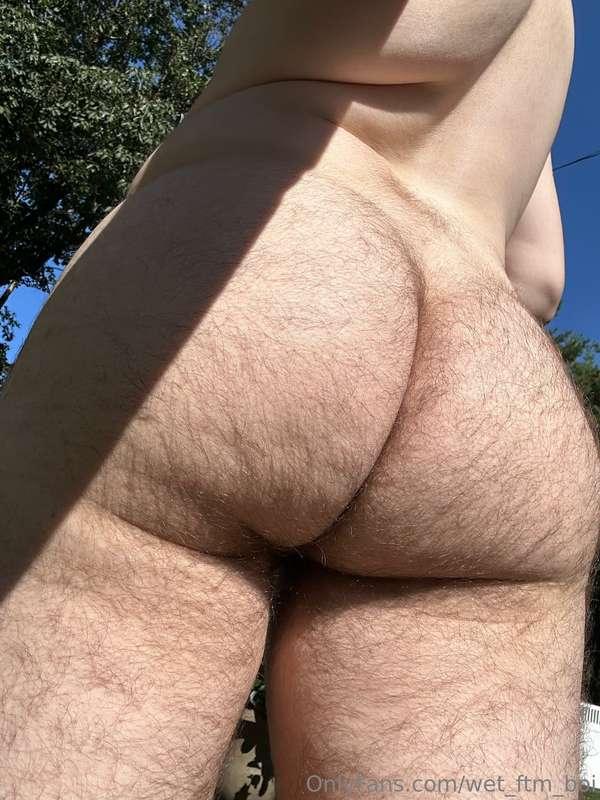 just admiring my own ass dont mind me🍑😜