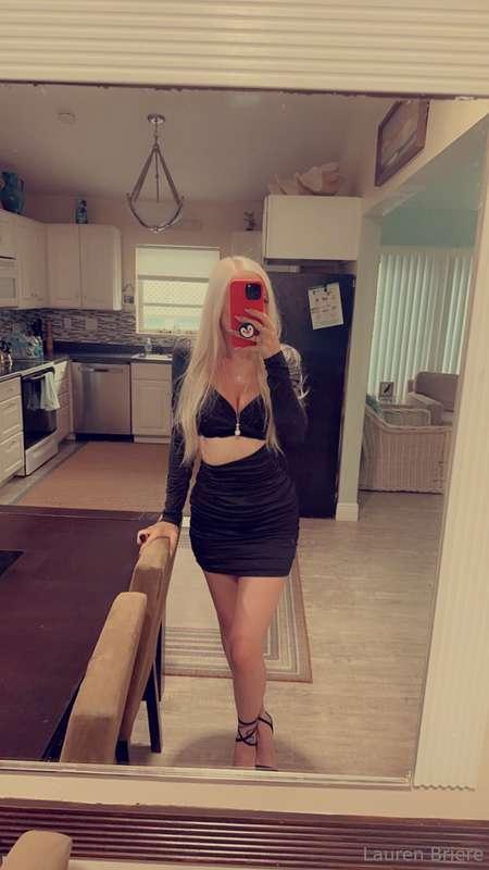 Should i create content in a nice outfit like this?🤔🤭👠