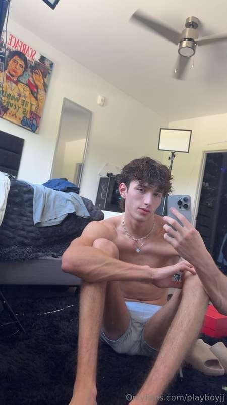 hi hi :)