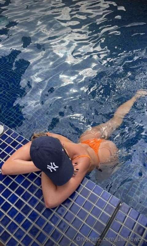 She is My friend @amybikergirl  😈

✅Subscribe for free😘
🟢 FR..