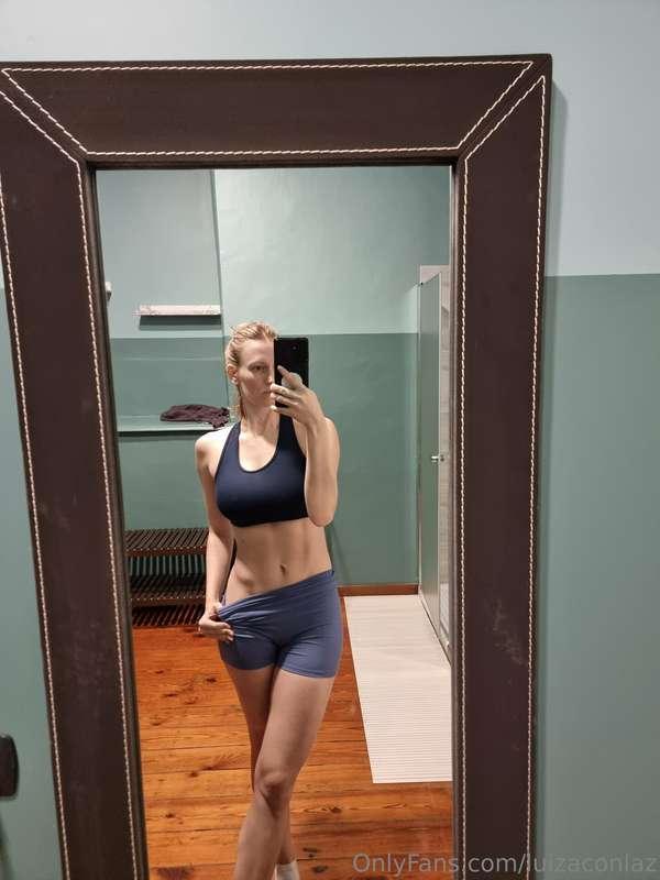 Appena uscita dalla palestra, non vedo l'ora di spogliarmi