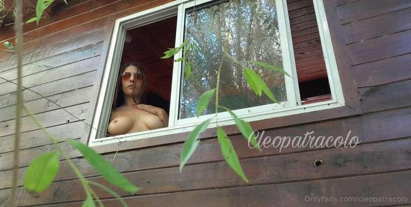 Que lindo es observar la naturaleza y más si estoy desnunda ..