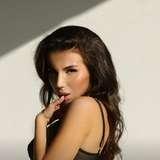 divine_laura