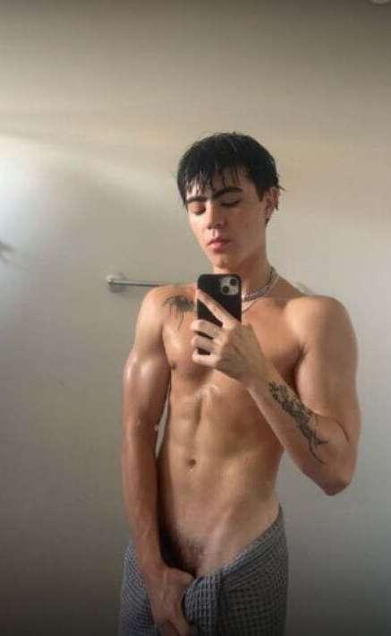 Strong build, firm grip, and a 🍆 that’s hard and ready. Thin..