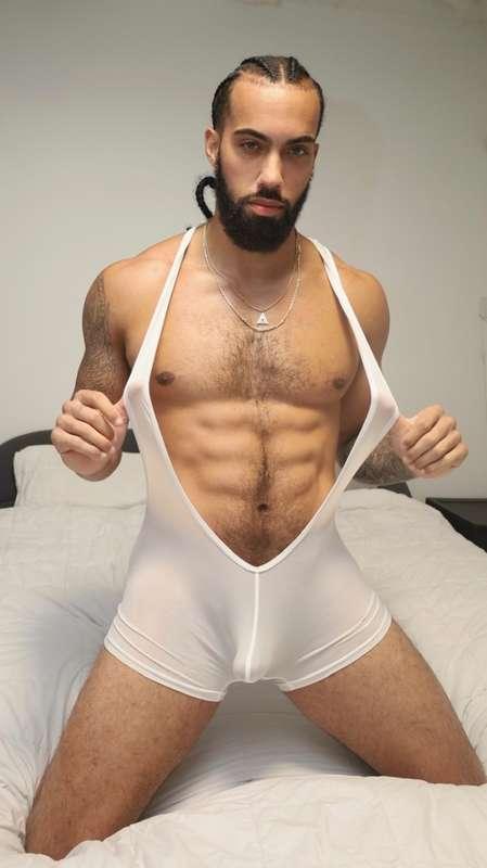 I'm going Live tonight at 10 pm EST!! you ready for this? 🥵🔥