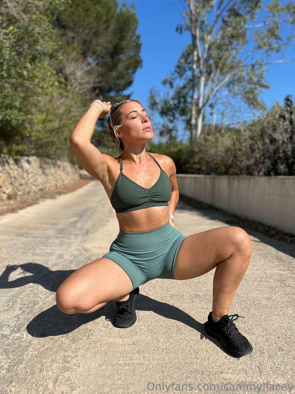 👀