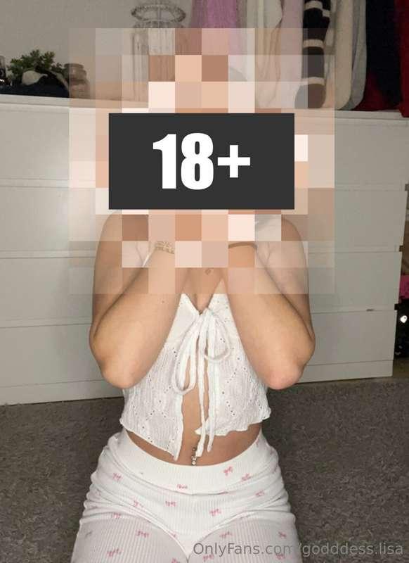 Censored pics = white bois background!! Whoever sends me his..