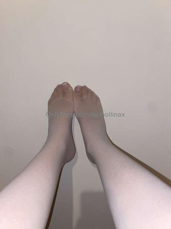 Do you like my white pantyhose?💦