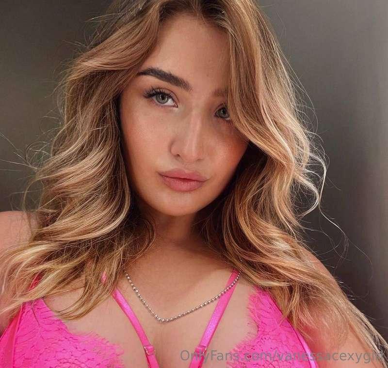 What do you say honey of this pink look?🥰💕