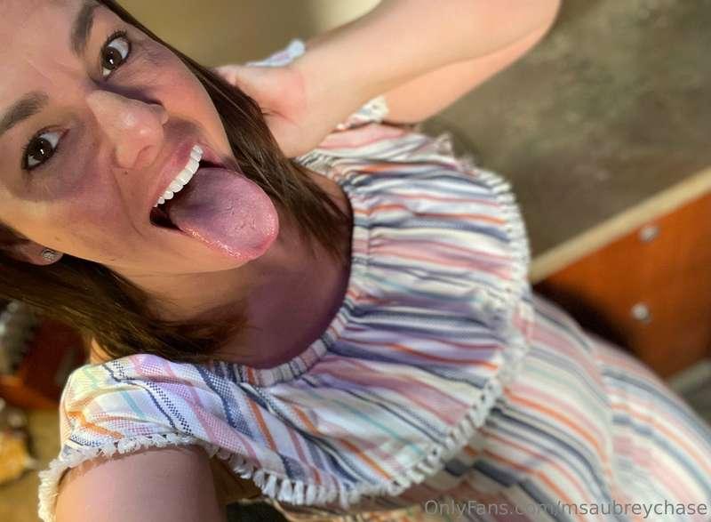🛥️👅💸👌🏼 boat brat.