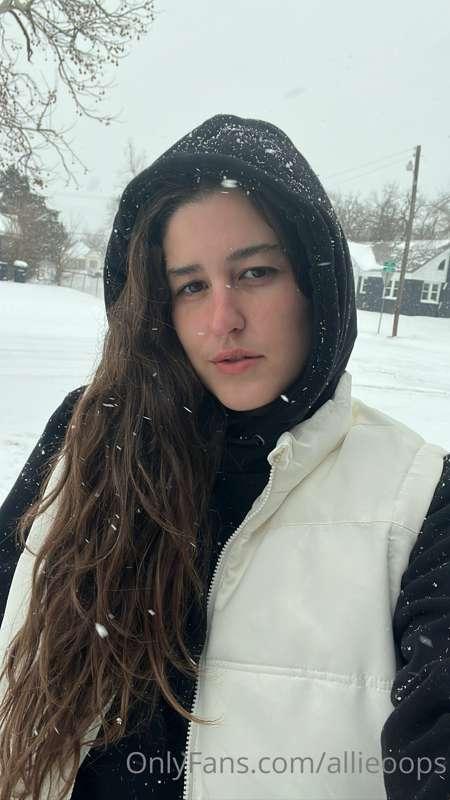 freeallieoops image #0