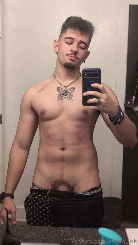 I can’t blame you for looking 🤷‍♂️ 👀