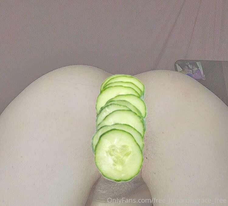 I had some fun with cucumbers 🥒 
Cum see how that went down!..