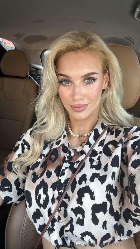 In the bed I’m cheetah 🐆 during day I’m kitty 🐈
