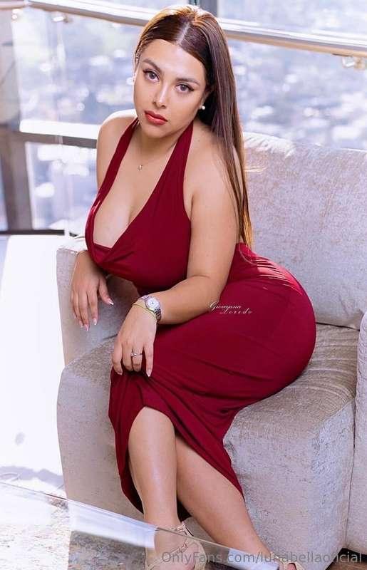 Mi amiga la más tetona acaba de abrís su Only fans, ve sígue..
