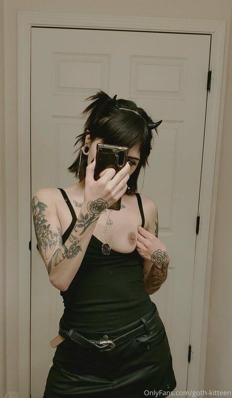 goth-kitteen image #0