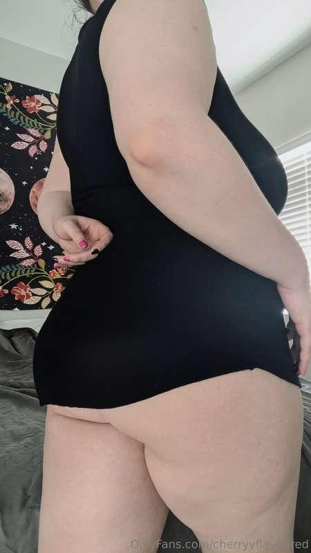 I love dresses that barely cover my ass 😇