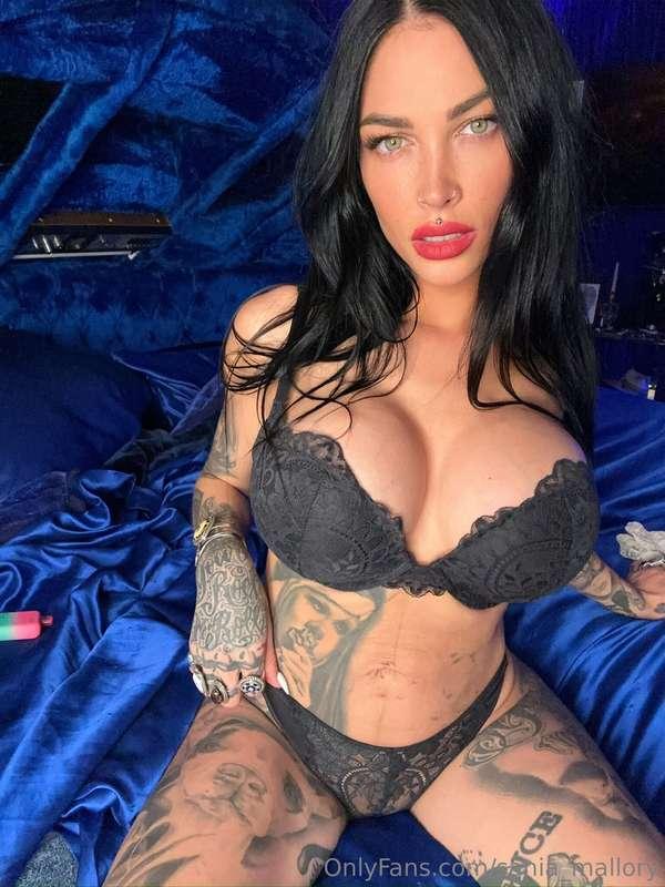 If you're not subscribed to my VIP page @hotrodsania, you're..